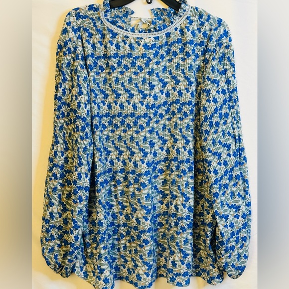 NWT- Max Studio - Sz. 2X - Semi sheer Blue Floral Boho/Peasant Blouse. - Picture 3 of 4